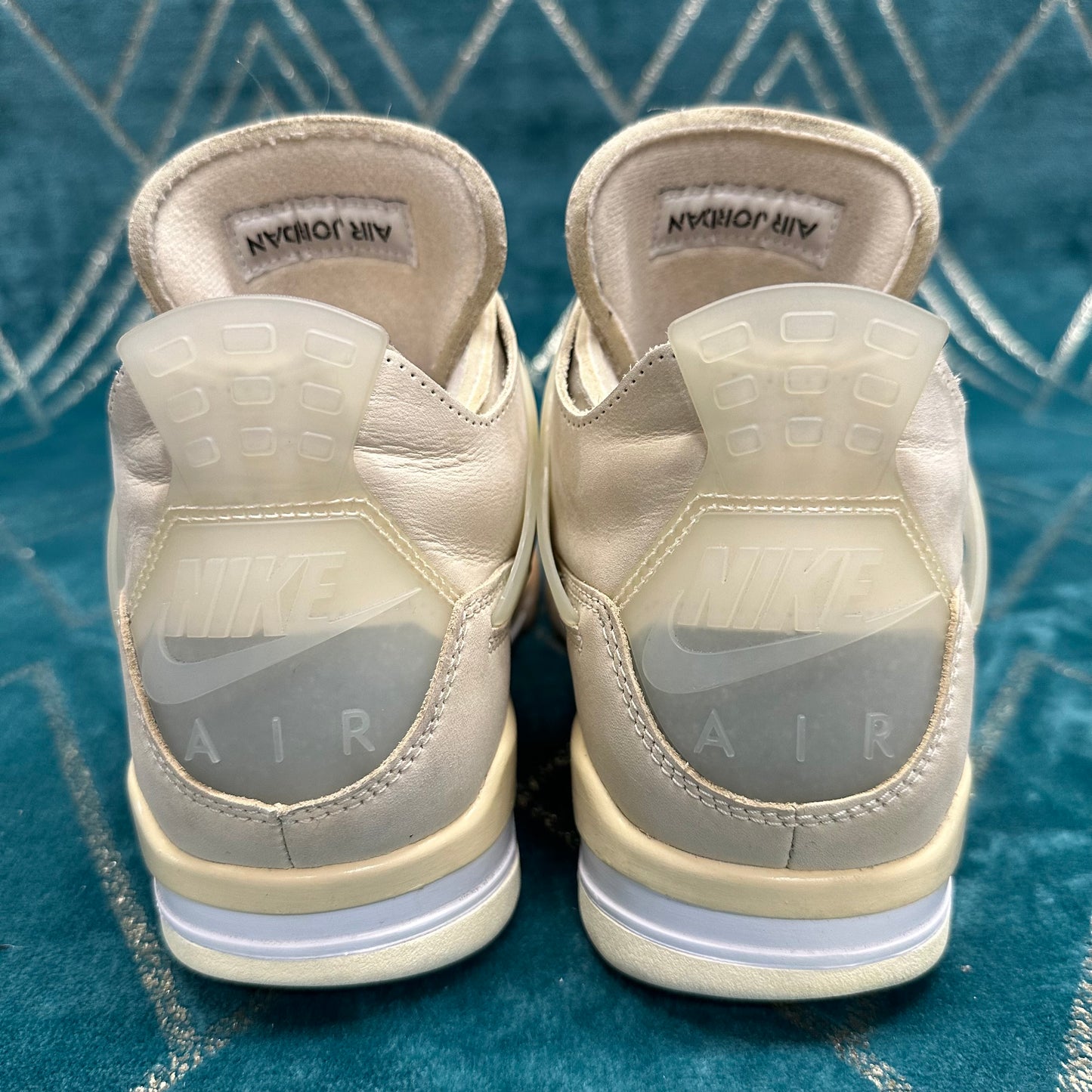 AIR JORDAN 4 OFF-WHITE SAIL (W) UK7 *PRE-LOVED*